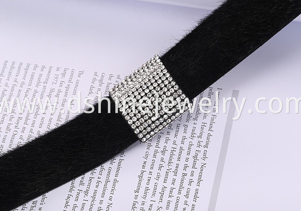 Rhinestone Centre Section Fur Leather Necklace